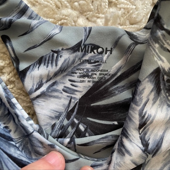 🌸🍒🍋Mikoh one piece swimsuit🌸🍋 - Picture 7 of 7